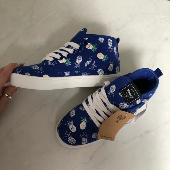 NWT Volley Australia pineapple sneakers - Picture 2 of 6